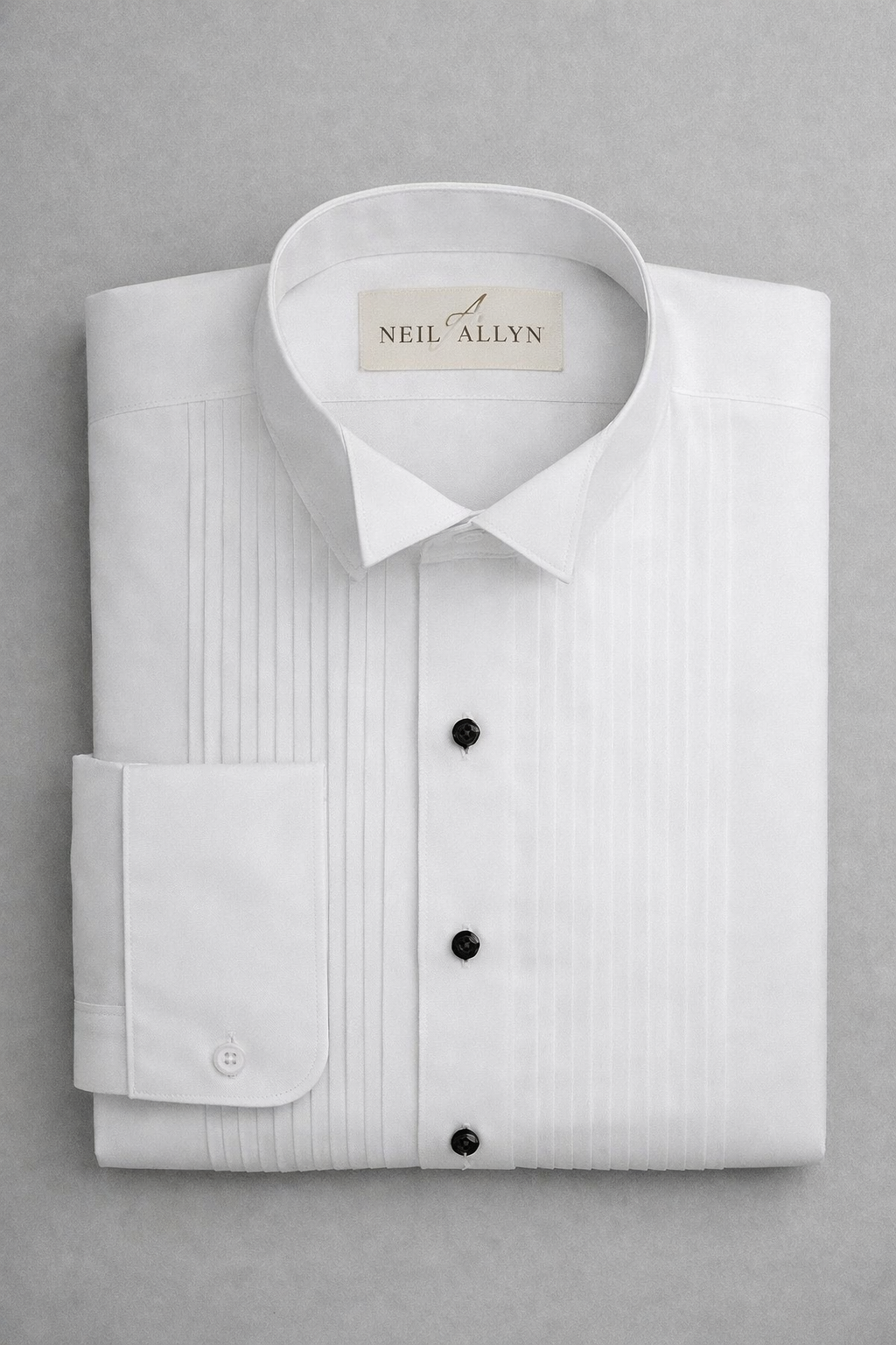Camisa blanca de cuello chino con pechera plisada, botonadura negra y puños dobles para gemelos — complemento formal para tuxedo de etiqueta — Masculino.do